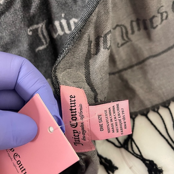 Juicy Couture grey and white reversible scarf, NWT - Picture 3 of 3